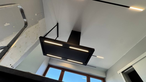 Sufit z elementami strefowania